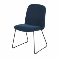 Chaise en velours bleu nuit et métal noir Hella Maisons du Monde
