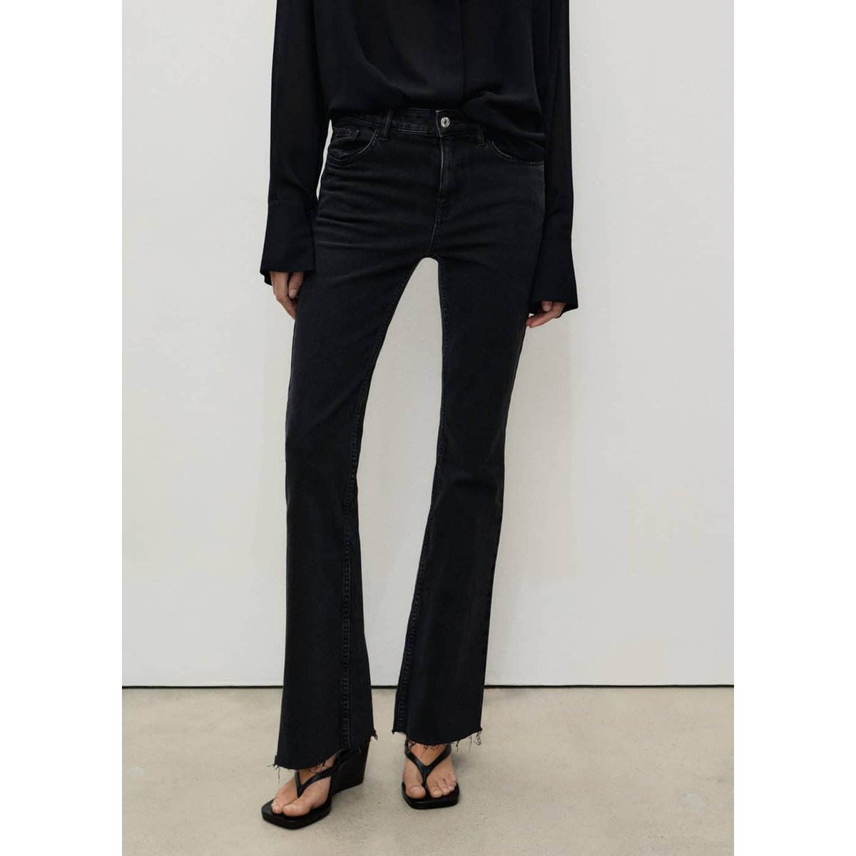 femme-jean-droit-taille-haute-à-ourlet-effiloché mango