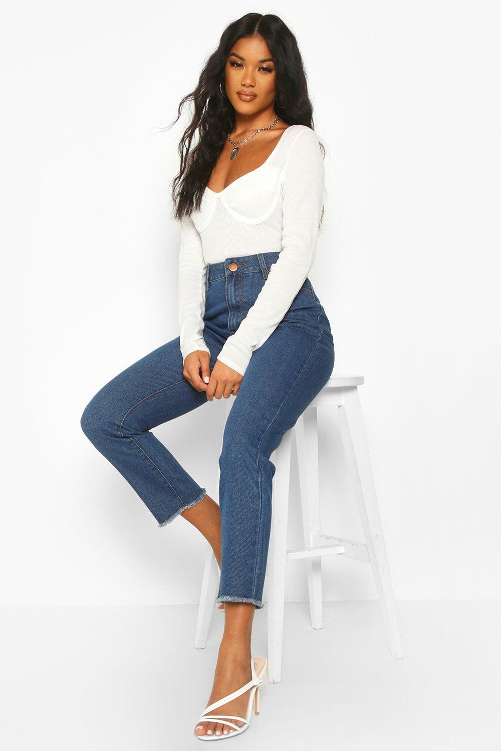 femme-jean-droit-taille-haute-à-ourlet-effiloché