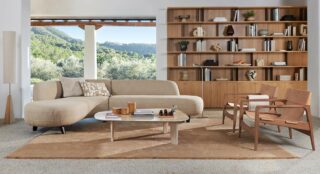 AM.PM dévoile trois univers: matières nobles et couleurs signature pour un intérieur durable, du bouclé au travertin.