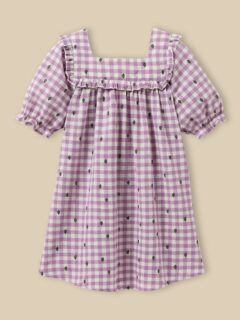 Cyrillus x Émile & Ida: vichy, broderies et mauve, esprit Île de Ré. Capsule du quotidien, dispo le 29 avril en boutique et en ligne.